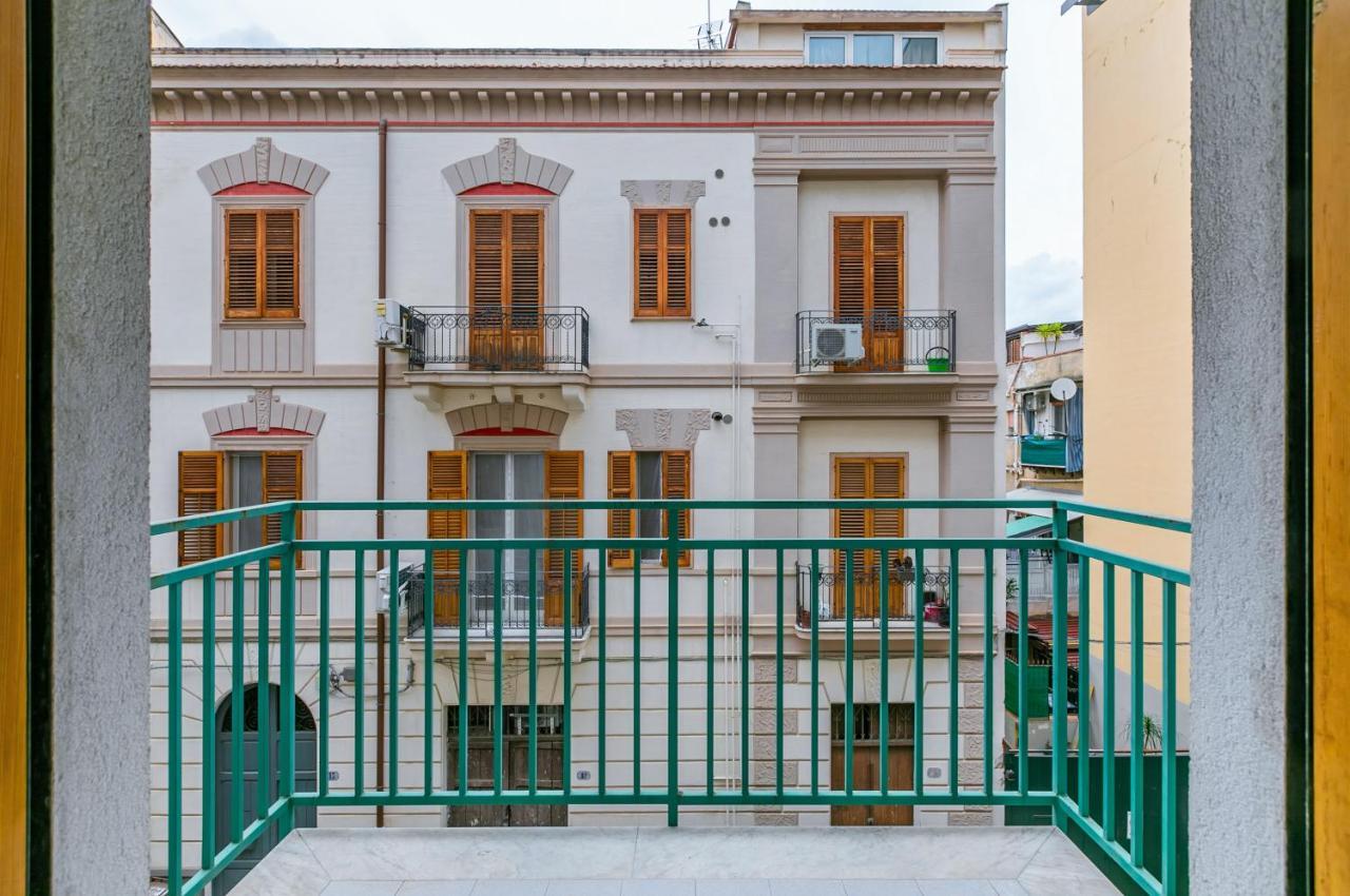 Villa Malfitano And Lolli Station Apt With Terrace Palermo Eksteriør bilde